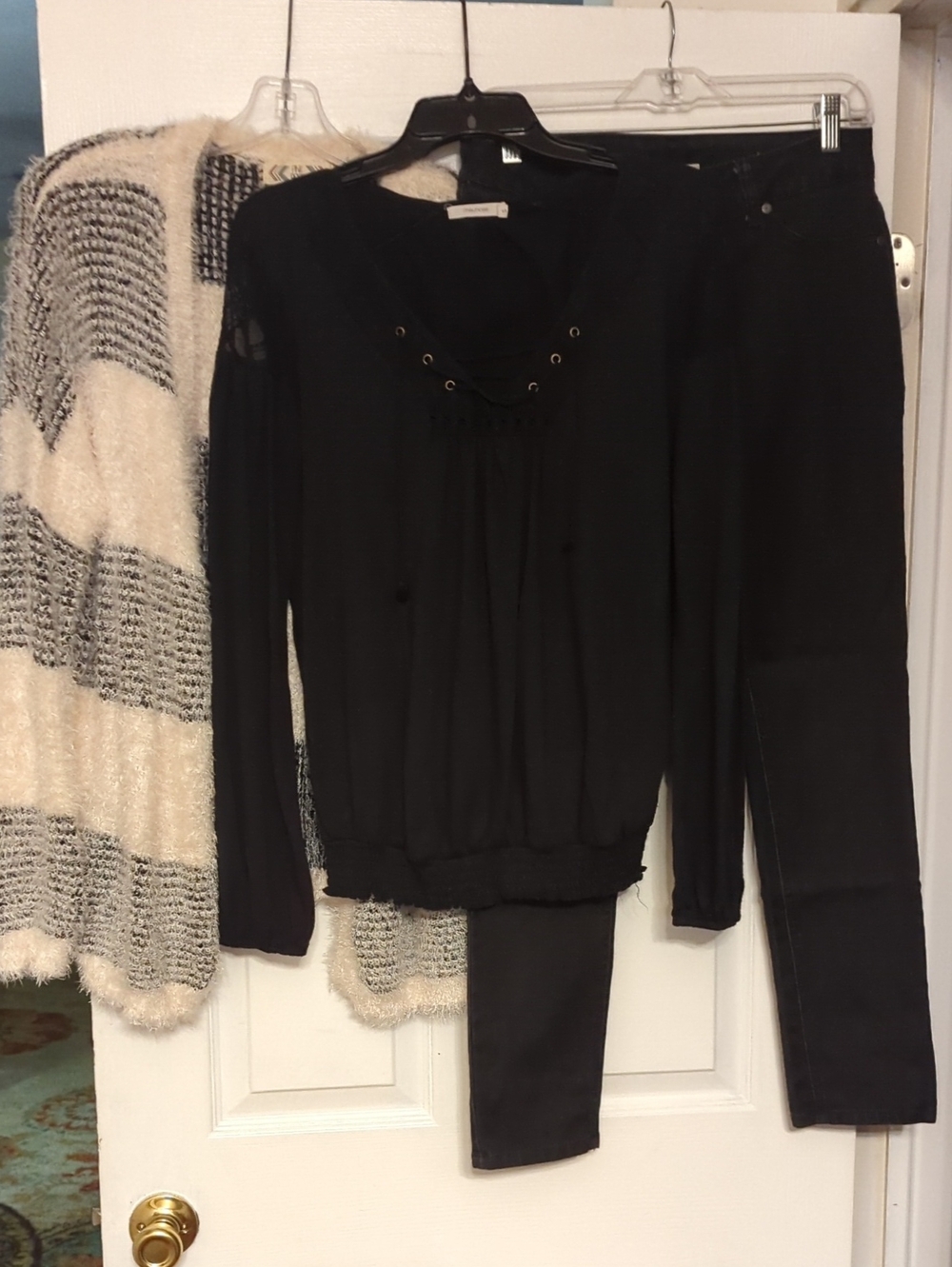 *Outfit* Pink Rose Cardigan (L) Maurice Shirt (S) Red Camel Pants (9)